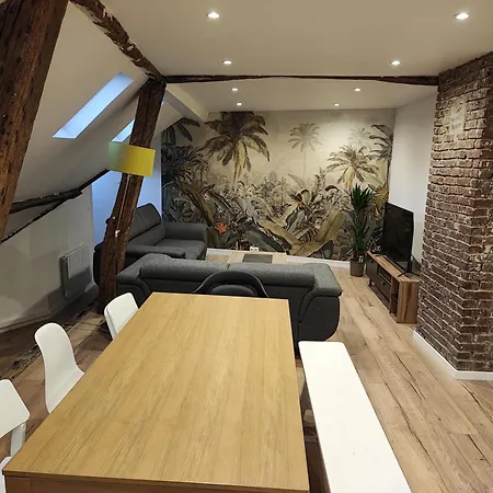 Ideal 5-10 Personnes Lägenhet *